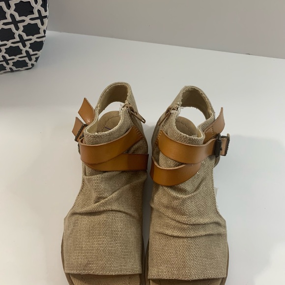 Blowfish Malibu women sandals size 6,7,8,9 - Picture 3 of 16